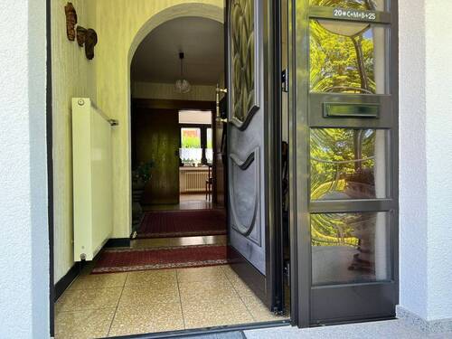 Herzlich Willkommen ! - * Freistehendes Einfamilienhaus * 2 Garagen* traumhaftes Grundstück