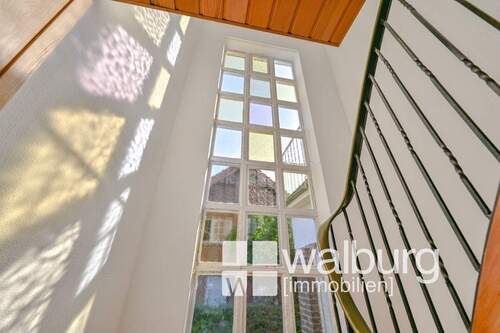 11 großes Lichtelement im Treppenhaus - 