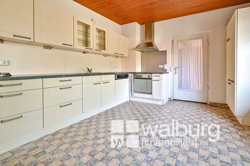 15 Küche mit Einbauküche - 