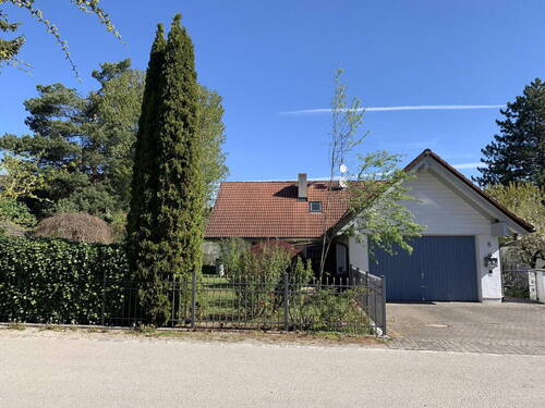 Ansicht von der Straße - gepflegtes Architektenhaus im idyllischen Würmtal