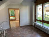 Diele mit Treppenhaus - Einfamilienhaus mit 112,60 m&sup2; in Gauting / Buchendorf zum Kaufen