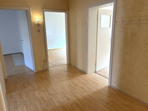 Flur - 4 Zimmer Etagenwohnung zum Kaufen in Freiburg