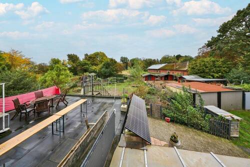 Dachterrasse mit Blick in den Garten - 