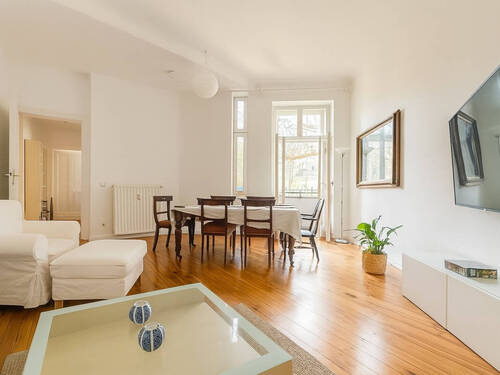 Living Room 1 - 3 Zimmer Etagenwohnung zum Kaufen in Berlin