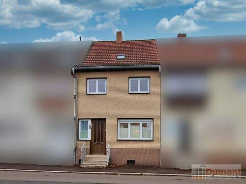 Vorderansicht - Reihenhaus mit Ausbaupotenzial und pflegeleichtem Grundstück in beliebter Lage von Merseburg.