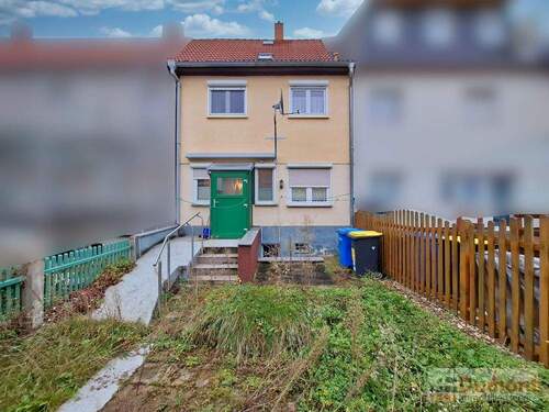 Rückseite mit Hof - 3 Zimmer Reihenmittelhaus zum Kaufen in Merseburg