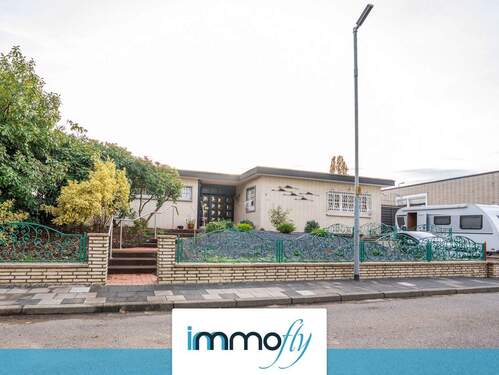 Hausansicht - Bungalow mit 145?m² Wohnfläche, stilvolle Architektur und Wohlfühlkomfort auf einer Ebene