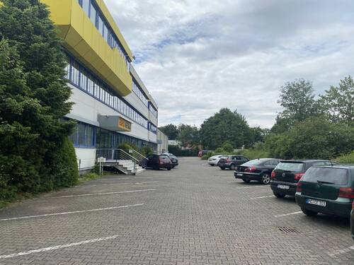 Parkplatz - Halle in Mönchengladbach-Wickrath zum Kaufen