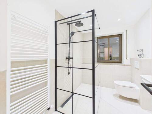 Neues Bad mit Regendusche - Etagenwohnung mit 28,00 m&sup2; in Straubing zur Miete