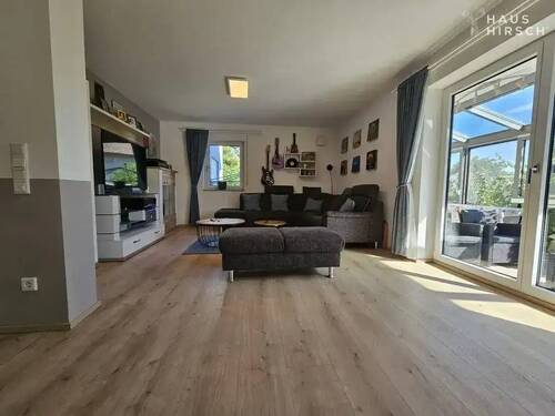 Wohnzimmer - 7 Zimmer Doppelhaushälfte zum Kaufen in Burgthann