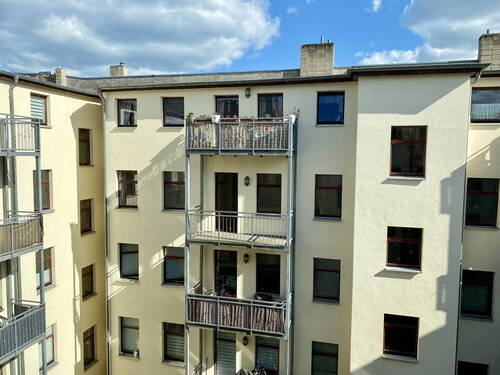 Balkon - Blick von Gegenüber - 