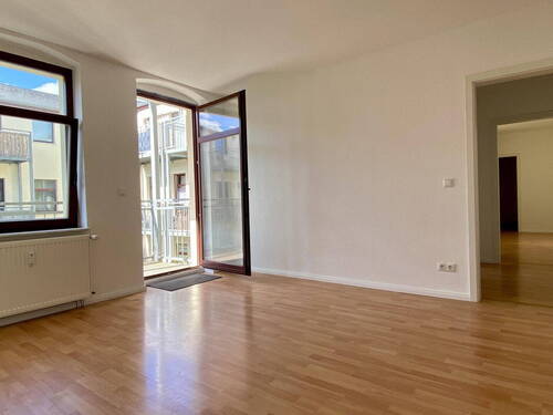 Helles Wohnzimmer - 2 Zimmer Etagenwohnung zur Miete in Magdeburg