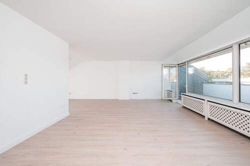 Wohnzimmer und Loggia - 