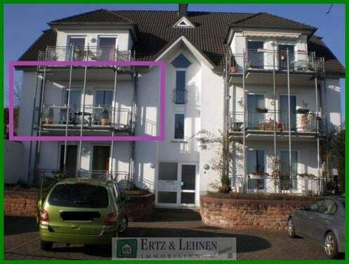 Außenansicht - Helle 3 Zimmer, Küche, Bad, Balkon und Terrasse