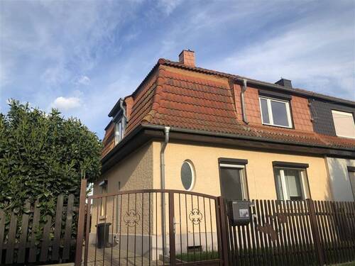 Hausansicht - Doppelhaushälfte mit Flair in Wallhausen bei Sangerhausen