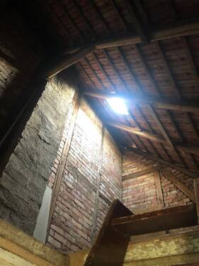 Dachstuhl-Nebengebäude - 