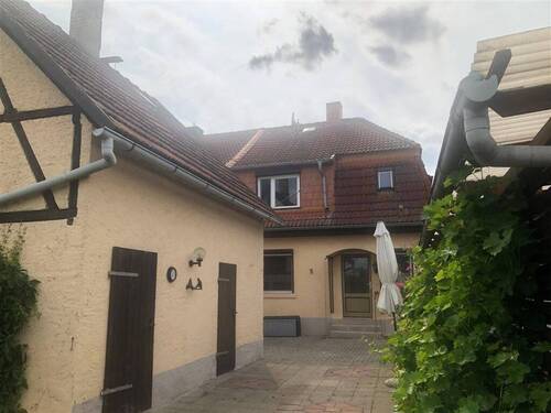 Hausansicht und Nebengebäude - 5 Zimmer Doppelhaushälfte zum Kaufen in Wallhausen b Sangerhausen