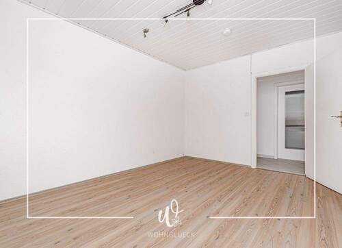 Zimmer - GROßZÜGIGE 3-ZIMMER-WOHNUNG MIT BALKON