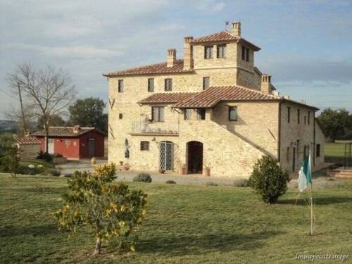 Bild 1 - Lago Trasimeno - Herrenhaus - 2.000.000,00&nbsp;EUR Kaufpreis, ca.&nbsp; 650,00&nbsp;m&sup2;&nbsp;Wohnfl&auml;che