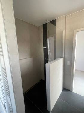 Musterbad - 7 Zimmer Doppelhaushälfte in Hoyerswerda