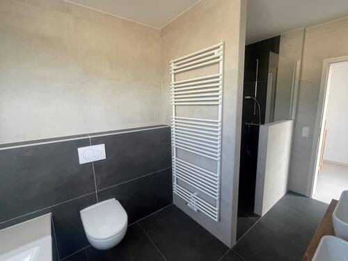 Musterbad - Doppelhaushälfte mit 140,00 m&sup2; in Hoyerswerda zum Kaufen