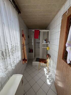 Badezimmer mit Dusche - 