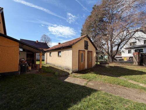 Nebengebäude - 1 Zimmer Mehrfamilienhaus, Wohnhaus in Schloßvippach