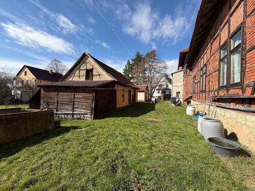 Garten mit Nebengebäuden - Mehrfamilienhaus, Wohnhaus mit 468,00 m&sup2; in Schloßvippach zum Kaufen