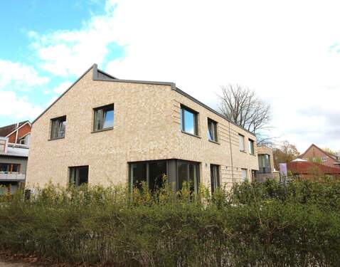 seitliche Ansicht - Exklusive Architekten-Doppelhaushälfte in Ottenbeck