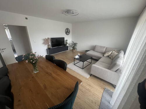 Wohnzimmer mit Essbereich - 3 Zimmer Etagenwohnung in Augsburg