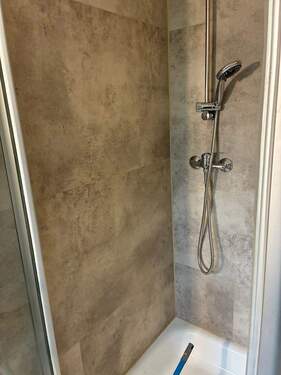 Bad mit Dusche - 