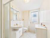 Badezimmer mit Dusche - 