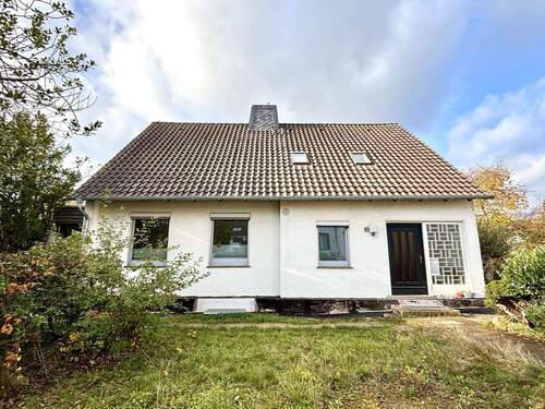 Vorderseite Gebäude - 6 Zimmer Einfamilienhaus in Laatzen