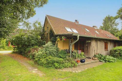 Haupthaus Rückansicht - 1 Zimmer Mehrfamilienhaus, Wohnhaus in Grammow