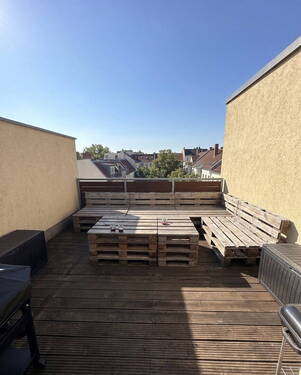 Terrasse - Möblierte, Frisch renovierte 1,5-Zimmer-Wohnung mit ca. 24 qm Sonnenterrasse - provisionsfrei