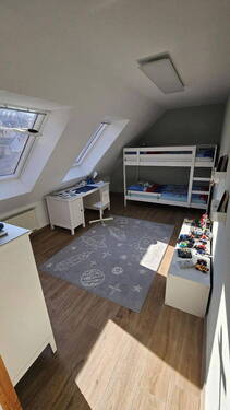 Kinderzimmer mit Dachfenstern - 