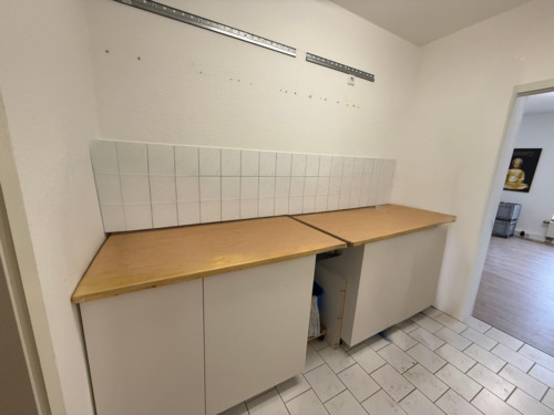 Zimmer 3 mit Zugang zu weiterem Bürobereich - 