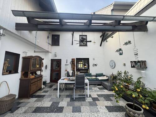 teilüberdachter Innenhof - 