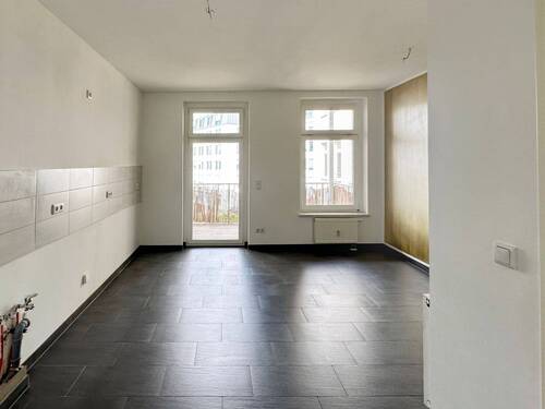 Große Küche mit Balkonzugang - Etagenwohnung mit 175,30 m² in Leipzig zum Kaufen
