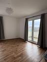 Wohnzimmer mit Balkon - 