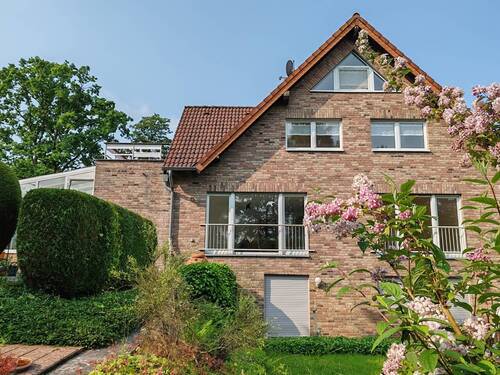 Gartenansicht - 9 Zimmer Mehrfamilienhaus, Wohnhaus zum Kaufen in Roetgen