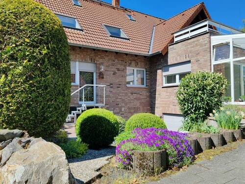 Seitenansicht rechts - 9 Zimmer Mehrfamilienhaus, Wohnhaus in Roetgen