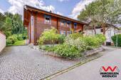 Südostansicht mit KFZ-Stellplätzen - Einfamilienhaus mit 250,00 m&sup2; in Kirchseeon zum Kaufen