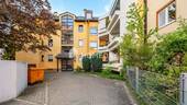 Außenansicht 1 - Attraktive Zwei-Zimmer-Wohnung mit Loggia und Tiefgaragenstellplatz in Augsburg-Pfersee