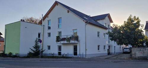 Hausansicht - barrierefreie 2 Zimmer EG-Wohnung mit Gartenanteil