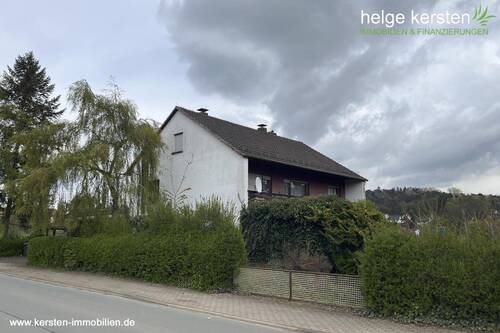 Vorderansicht - 8 Zimmer Mehrfamilienhaus, Wohnhaus zum Kaufen in Vöhl