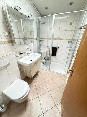 Oberes Bad mit Dusche - 