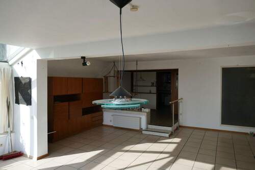 Esszimmer mit Blick auf Küche - 