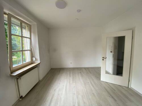 Wohnzimmer - 6 Zimmer Mehrfamilienhaus, Wohnhaus in Forchheim