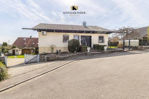 Gepflegter Vorgarten - Modernes Landhaus mit Einliegerwohnung, hochwertiger Ausstattung und Traumgarten!